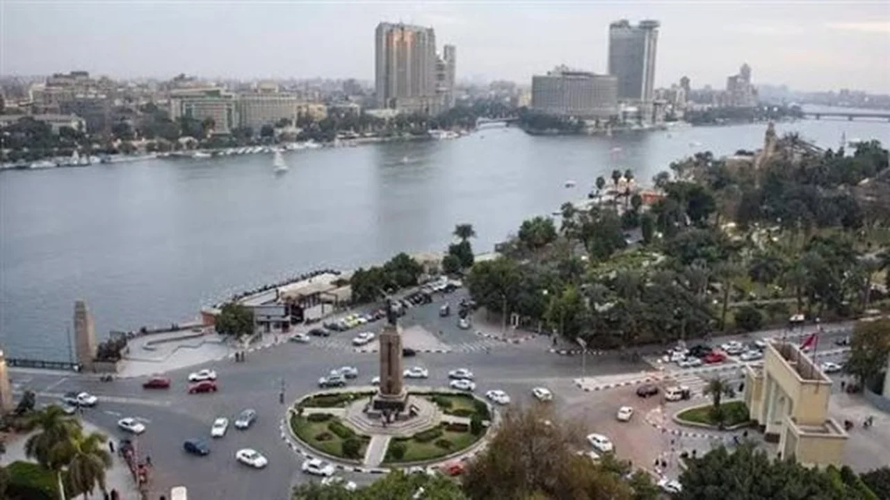 حالة طقس الغد: أجواء مائلة للدفء نهارًا وباردة خلال ساعات الليل السائدة